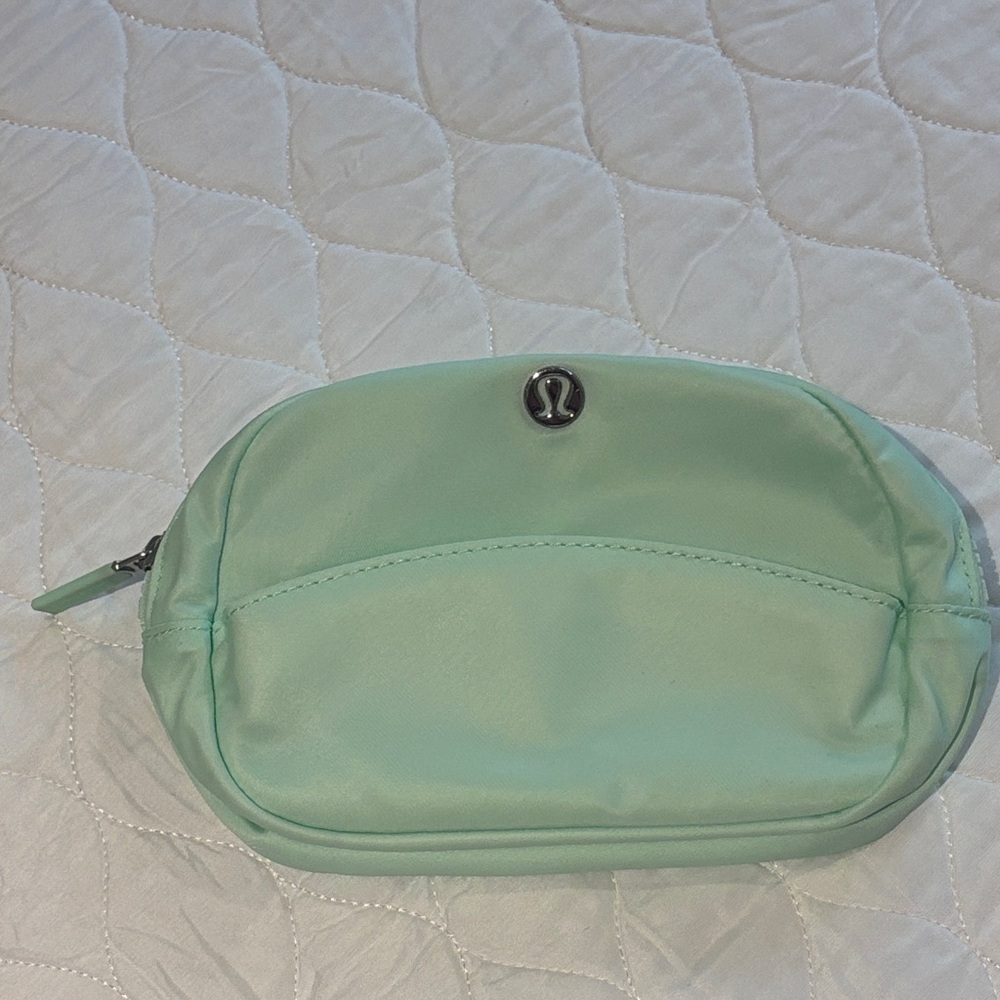 Lululemon City Essentials Pouch